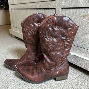 Brown cowgirl boots